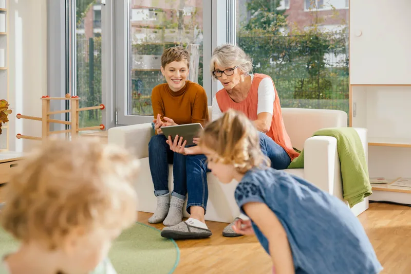 Warm family and young-person support setting